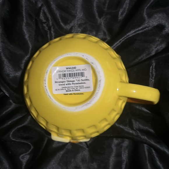 Stranger Things Butter & Maple Syrup Waffle Mug (New) - Picture 9 of 10